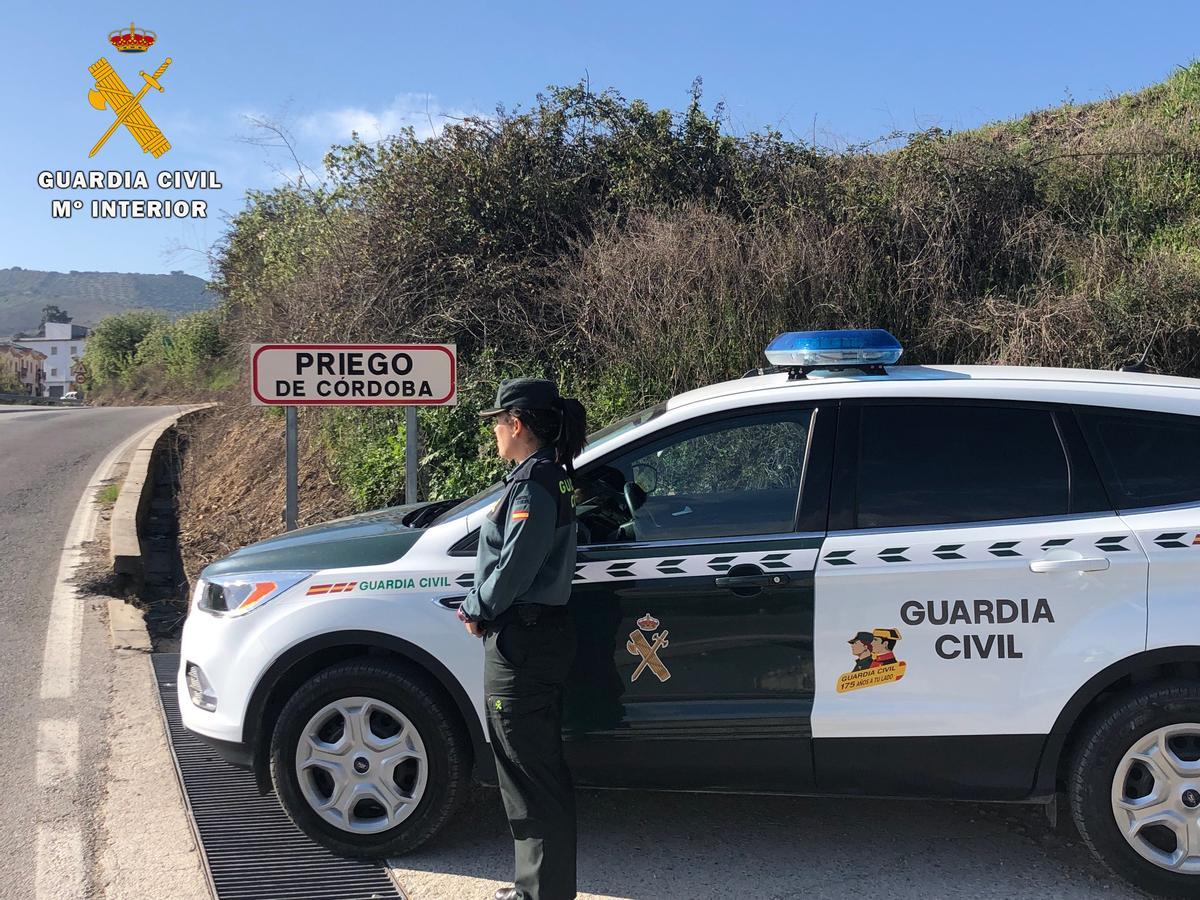 Patrulla de la Guardia Civil en Priego de Córdoba.