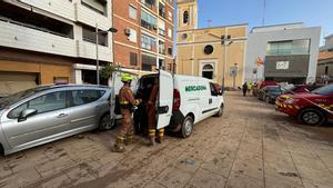 Un miler de treballadors  de Mercadona ajuden els valencians