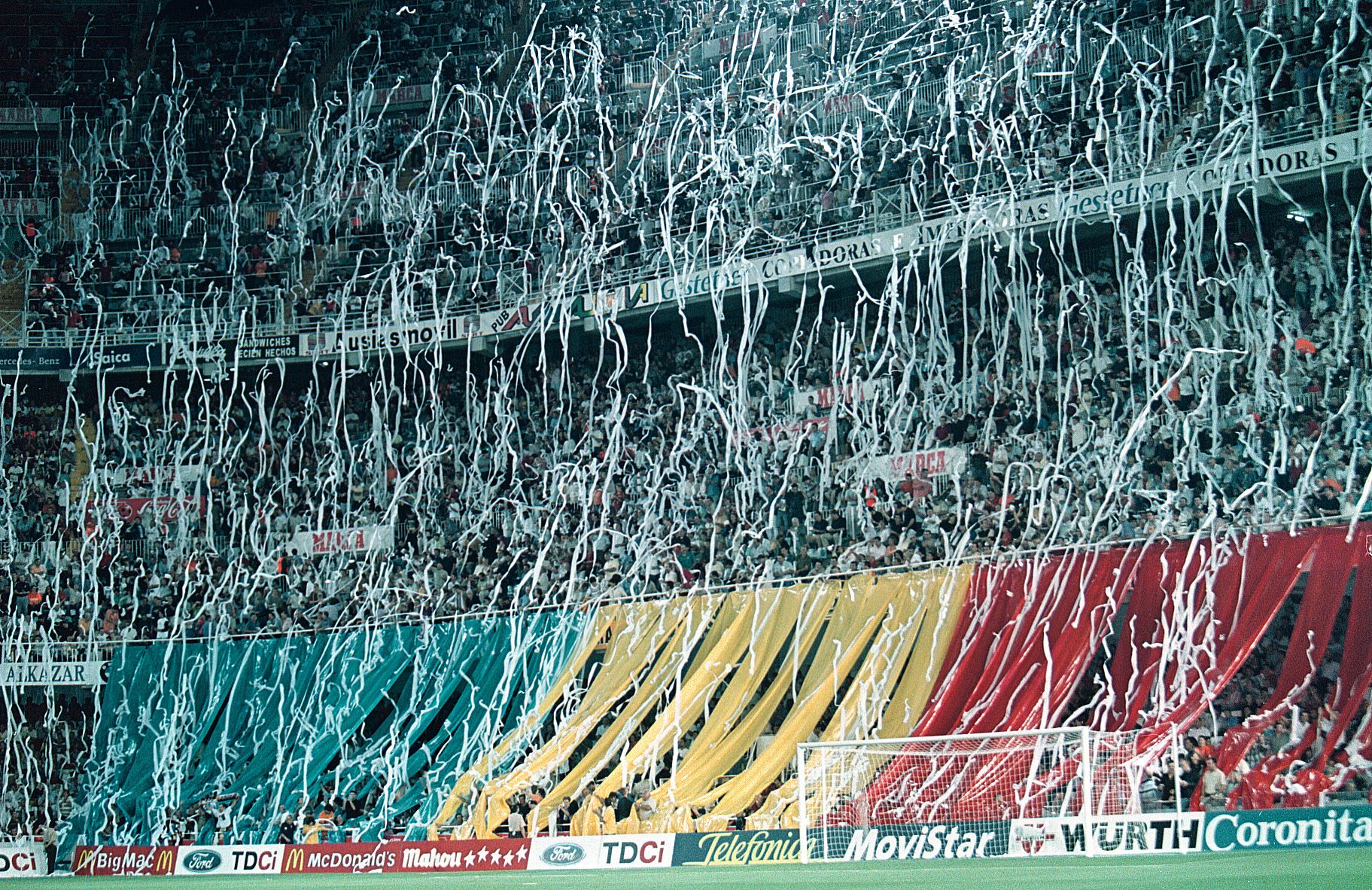 Históricos momentos mágicos de la grada de  Mestalla que pronto volverán