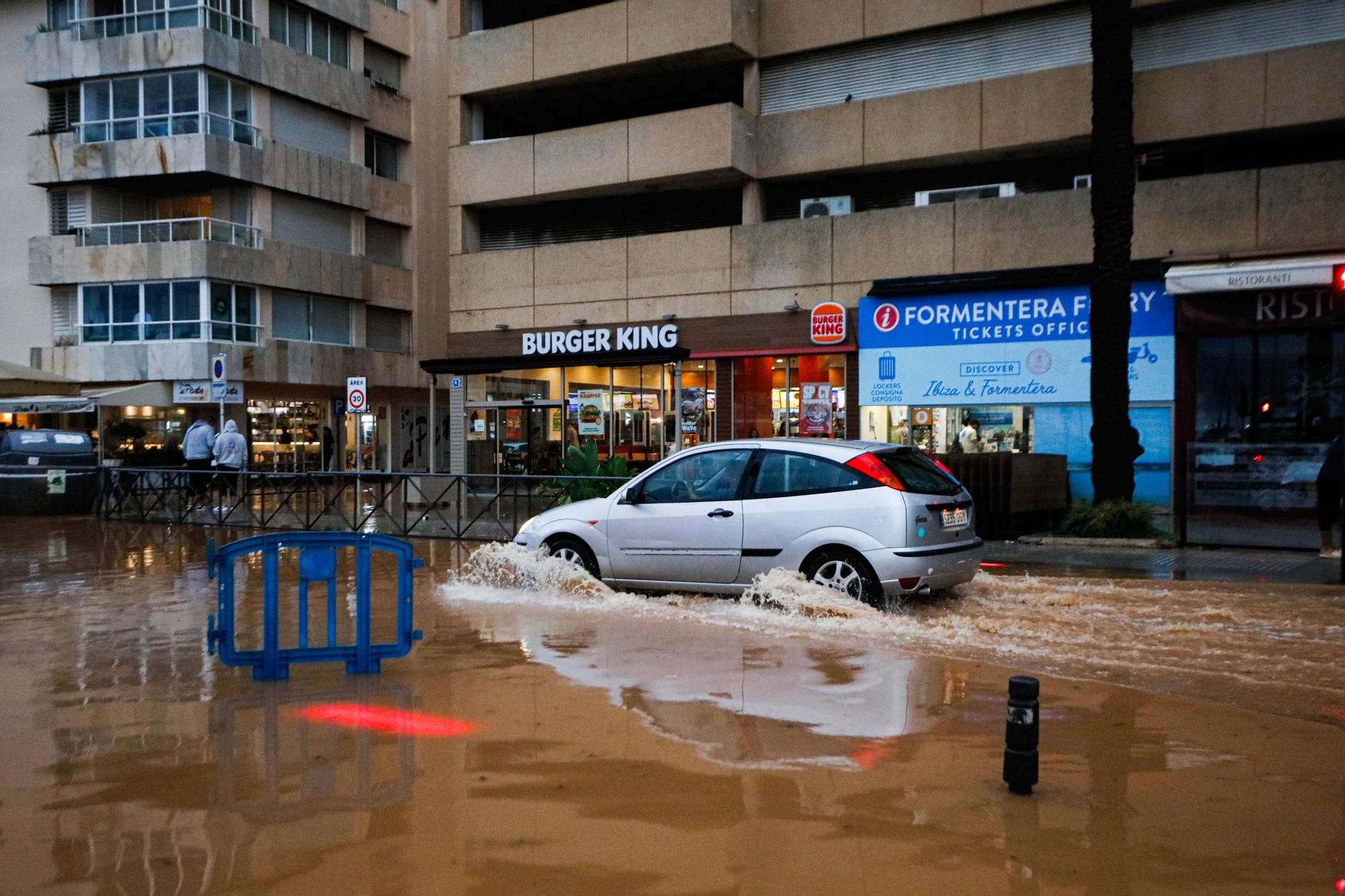 Las imágenes de la dana 'Alice' en la tarde del sábado en Ibiza