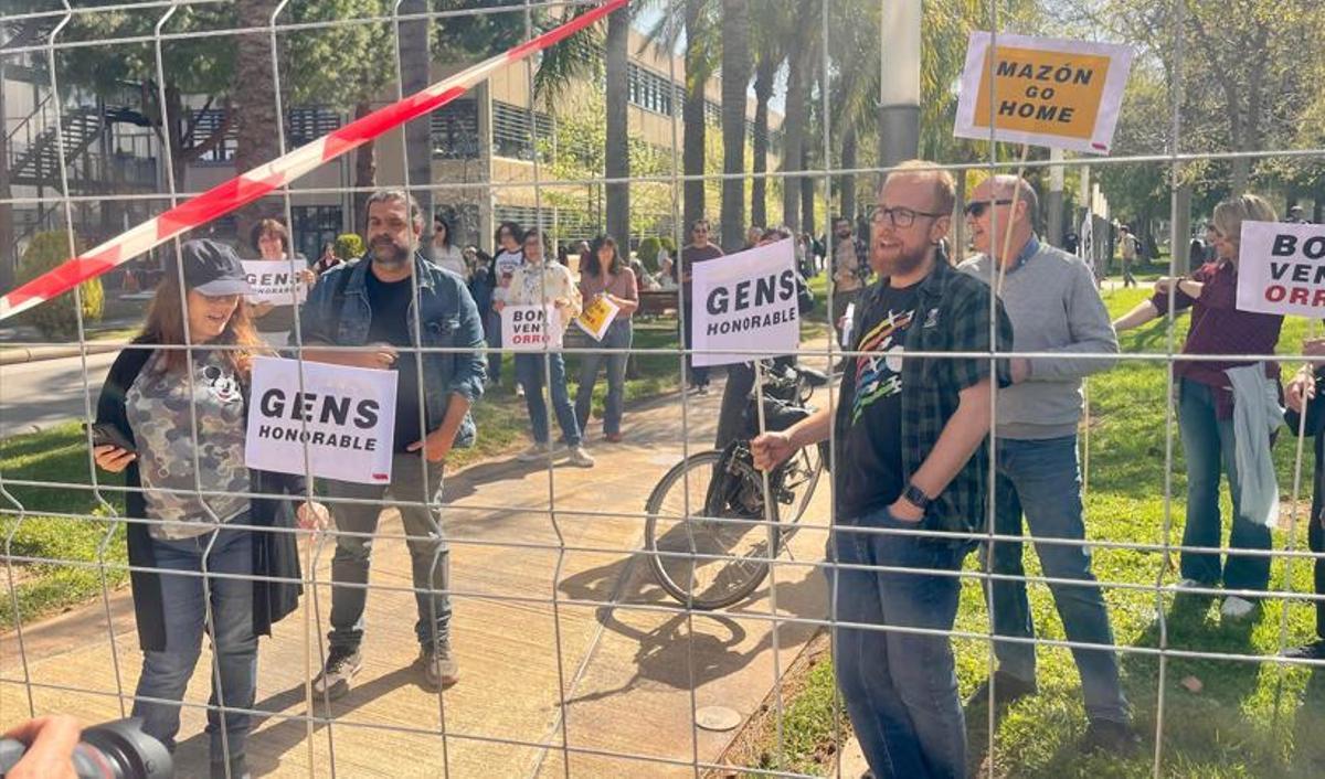 La UPV se blinda ante la llegada de Mazón, con protestas y presencia policial