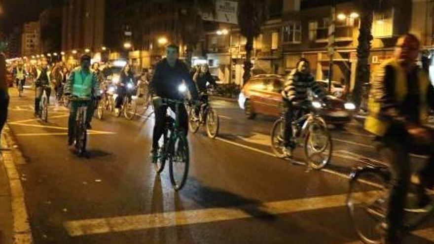 El movimiento ciclista denuncia el punto negro del túnel Pérez Galdós