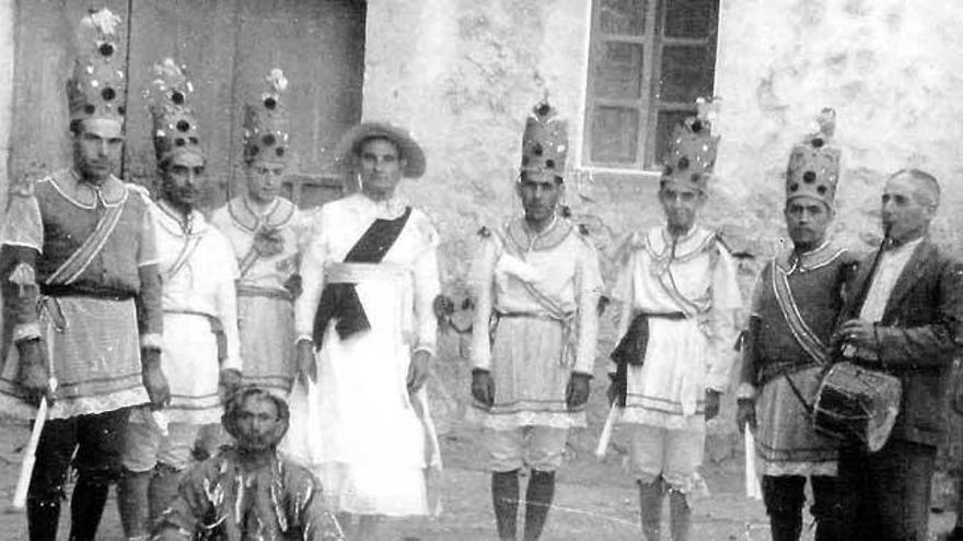 Los Cossiers, en 1941, reunidos para una sesión de fotos.