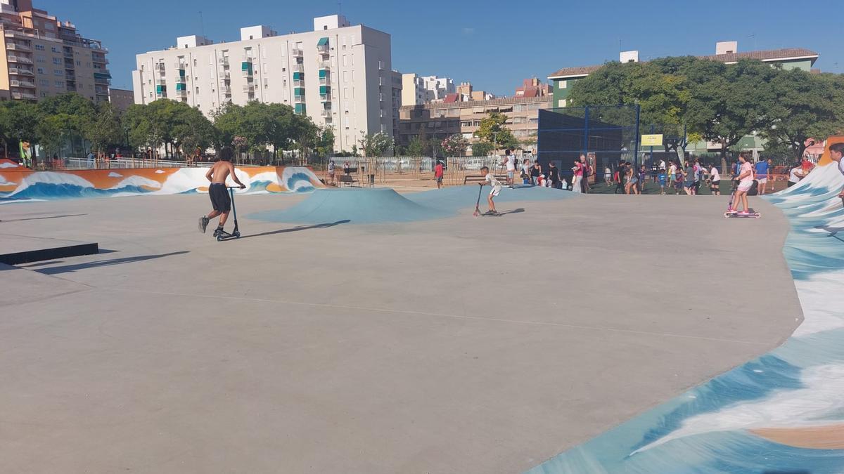 Reabre el parque Wifi con un nuevo skatepark, calistenia, caminos interiores y más árboles
