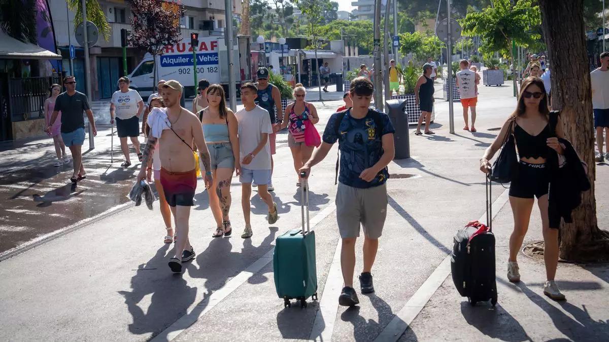 Ir de vacaciones sin sobresaltos financieros requiere planificación y priorizar el presupuesto en lugar del destino