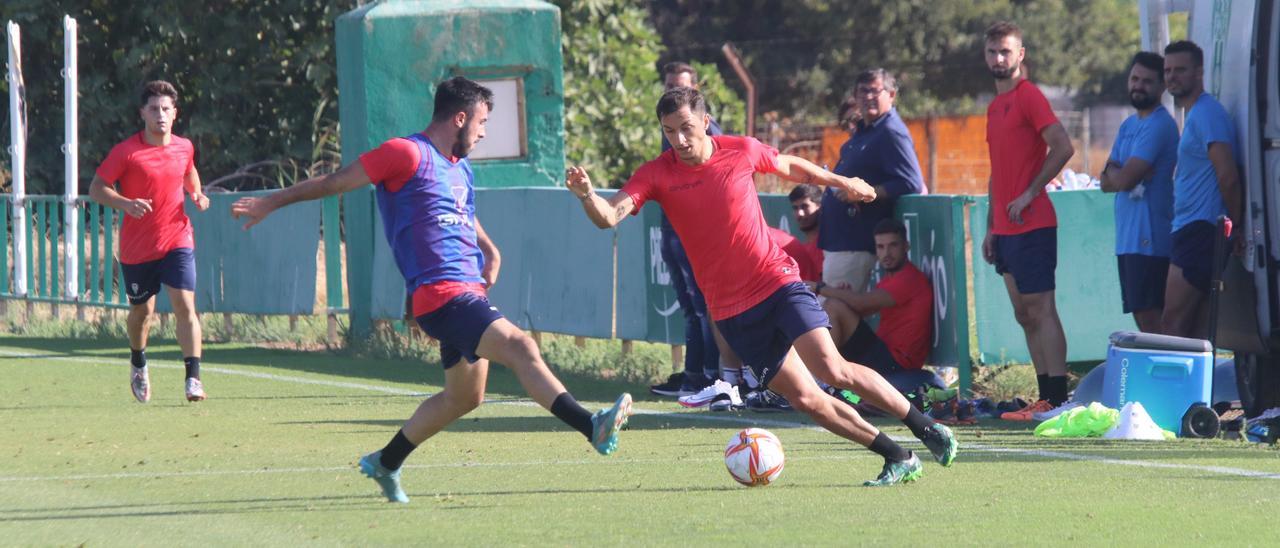 Lance entre Puga y Carracedo durante un entrenamiento en la Ciudad Deportiva.