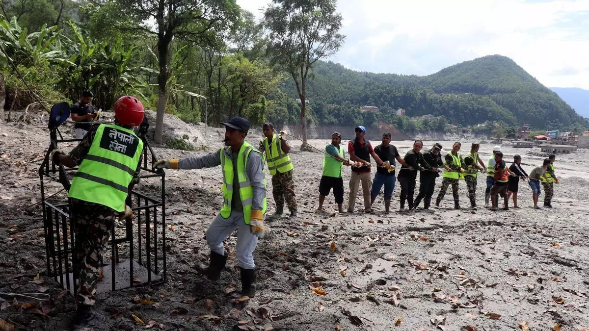 Los equipos de rescate de Nepal utilizan drones de carga para trasladar los cadáveres