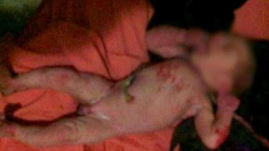 Un bebé de Alicante sobrevive 40 horas en un estrecho patio interior al que lo tiró su madre