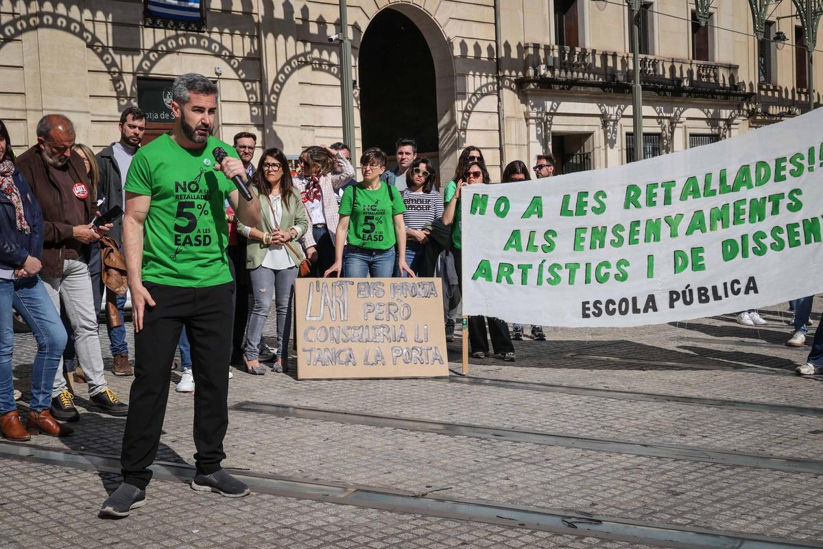 Imágenes de la concentración en Alcoy de la huelga educativa
