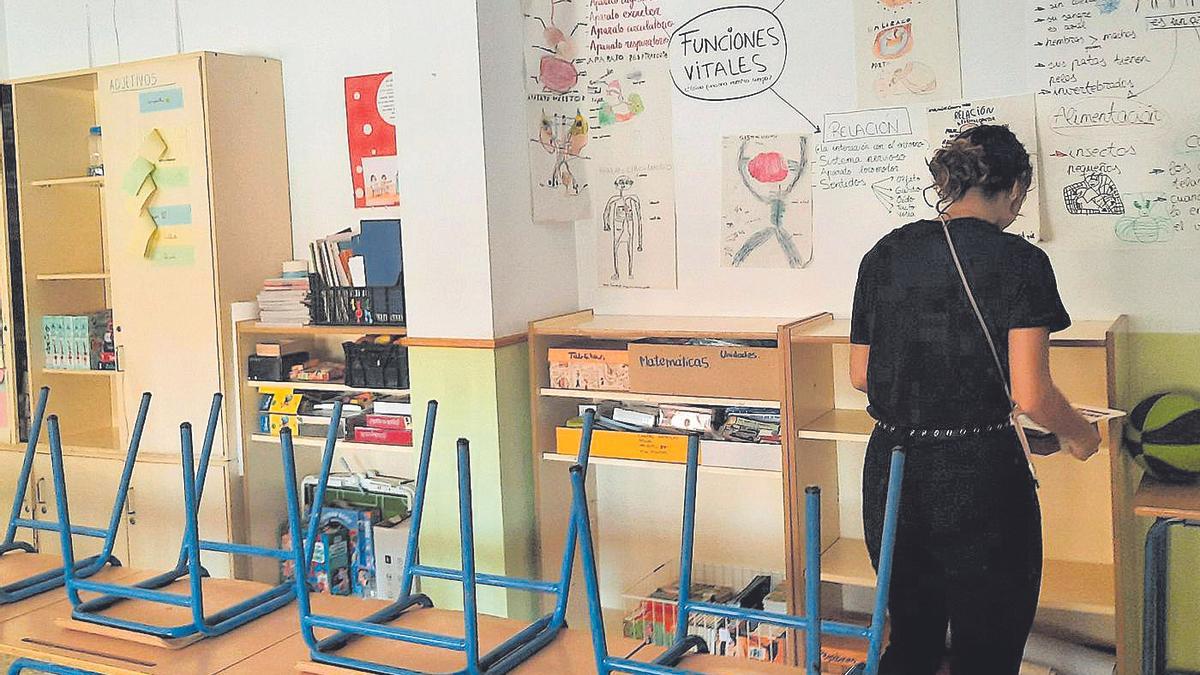 Profesora en un aula.