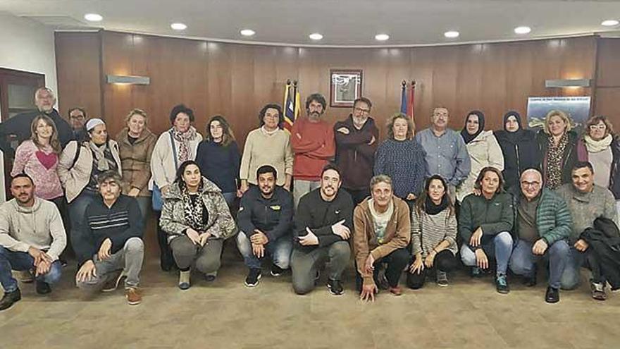 Una treintena de familias de ses Salines y la ColÃ²nia de Sant Jordi reclaman soluciones.