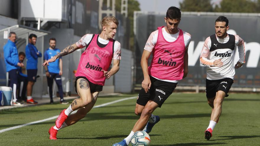 Ferran Torres, ayer, en el entrenamiento en Paterna.