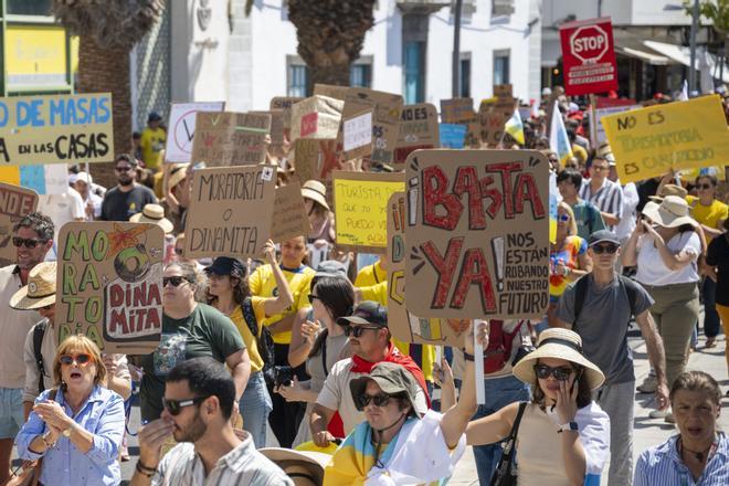 La manifestación Canarias tiene un límite 18M en Lanzarote, en imágenes