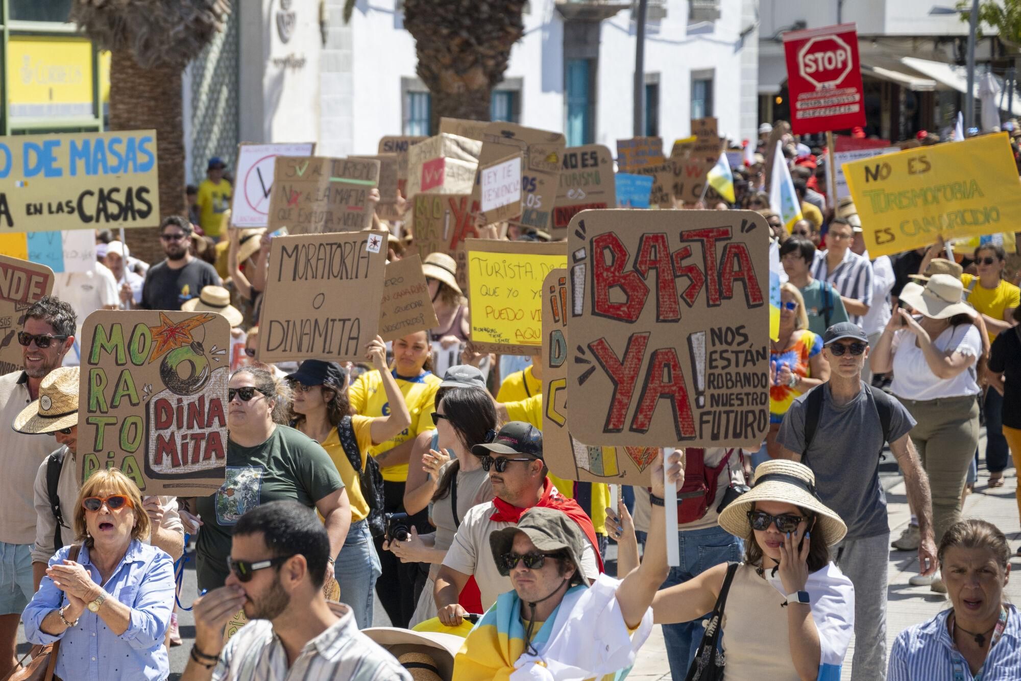 La manifestación Canarias tiene un límite 18M en Lanzarote, en imágenes