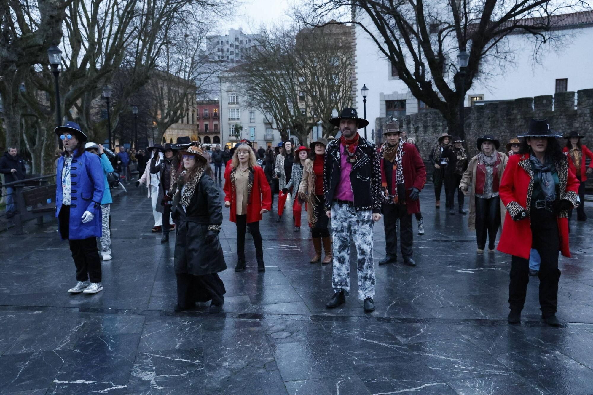 EN IMÁGENES: Flashmob en honor a Tino Casal en Gijón