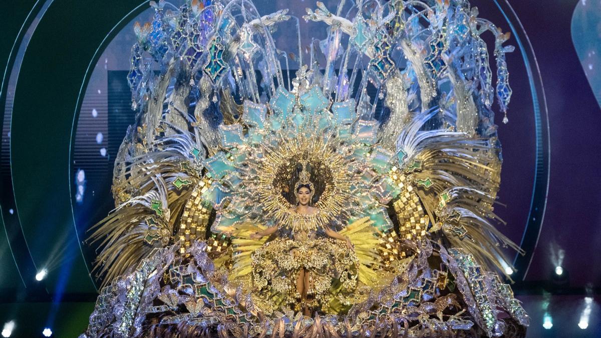 Así desfilaron las once candidatas a Reina del Carnaval de Santa Cruz de Tenerife 2024