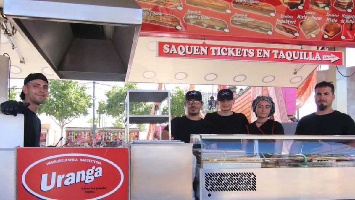 Trabajadores de Hamburguesas Uranga en El Arenal.