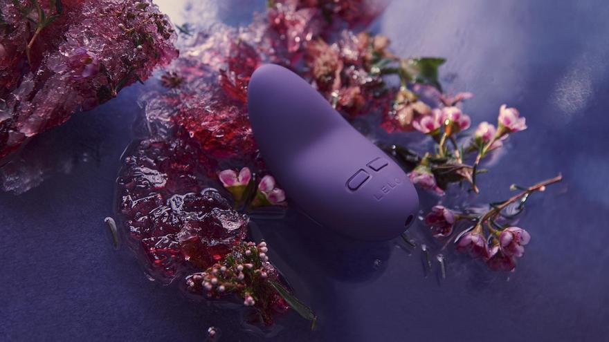 El vibrador de clítoris con aromas LILY™ 2 ofrece 3 fragancias diferentes: chocolate y Burdeos, rosa y glicina y lavanda y miel de manuka.