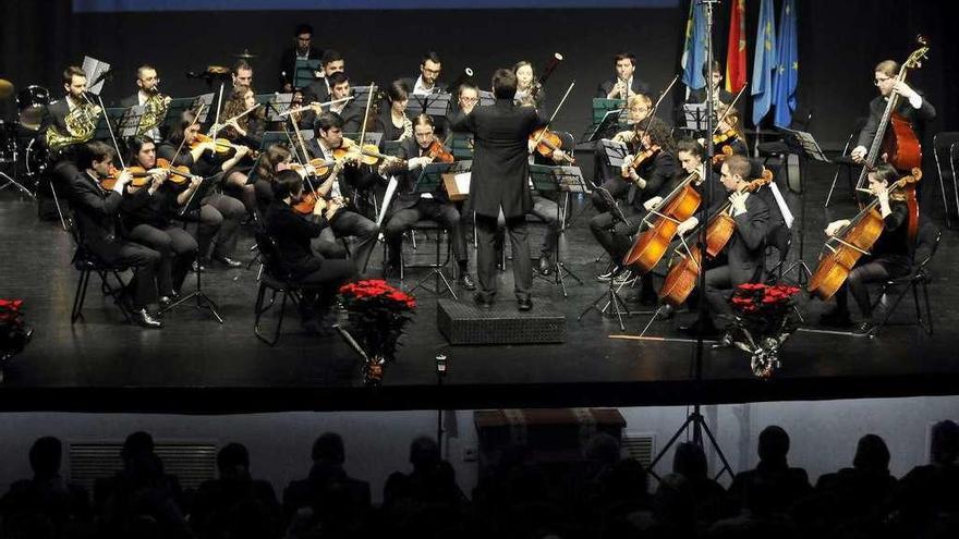 La Orquesta de la Universidad de Oviedo, durante la final del segundo concurso de Composición Musical de la Fundación Marino Gutiérrez.