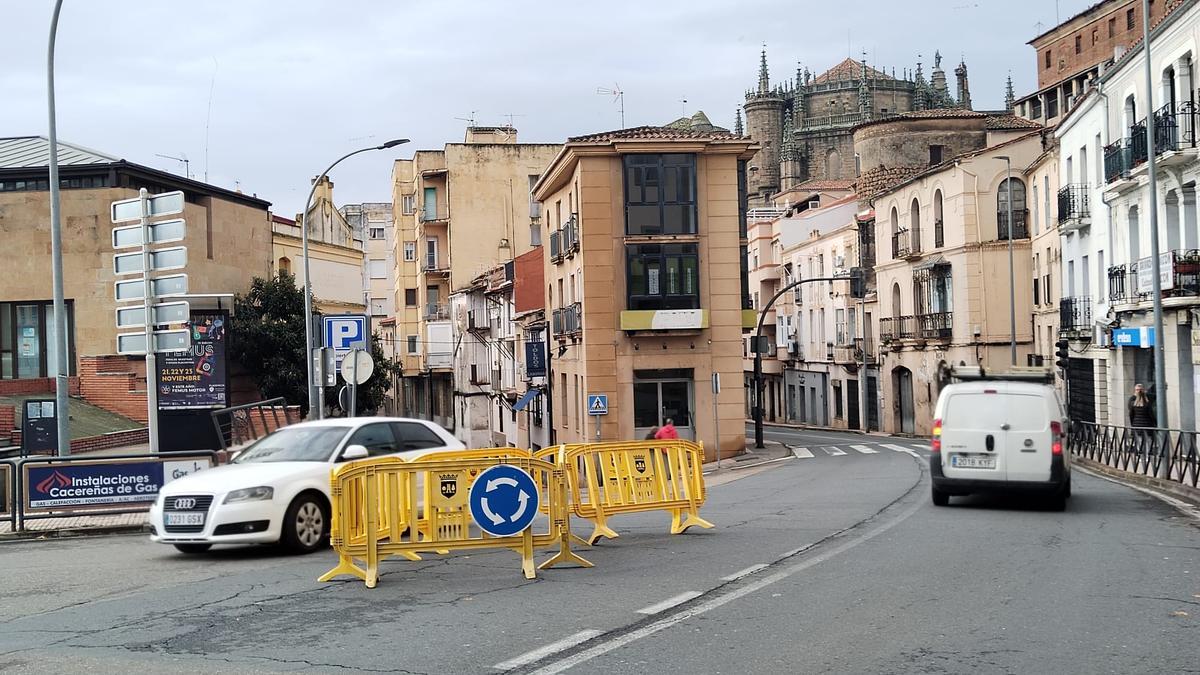 Semáforos, un ascensor y una rampa de las escaleras mecánicas, averiados en Plasencia.