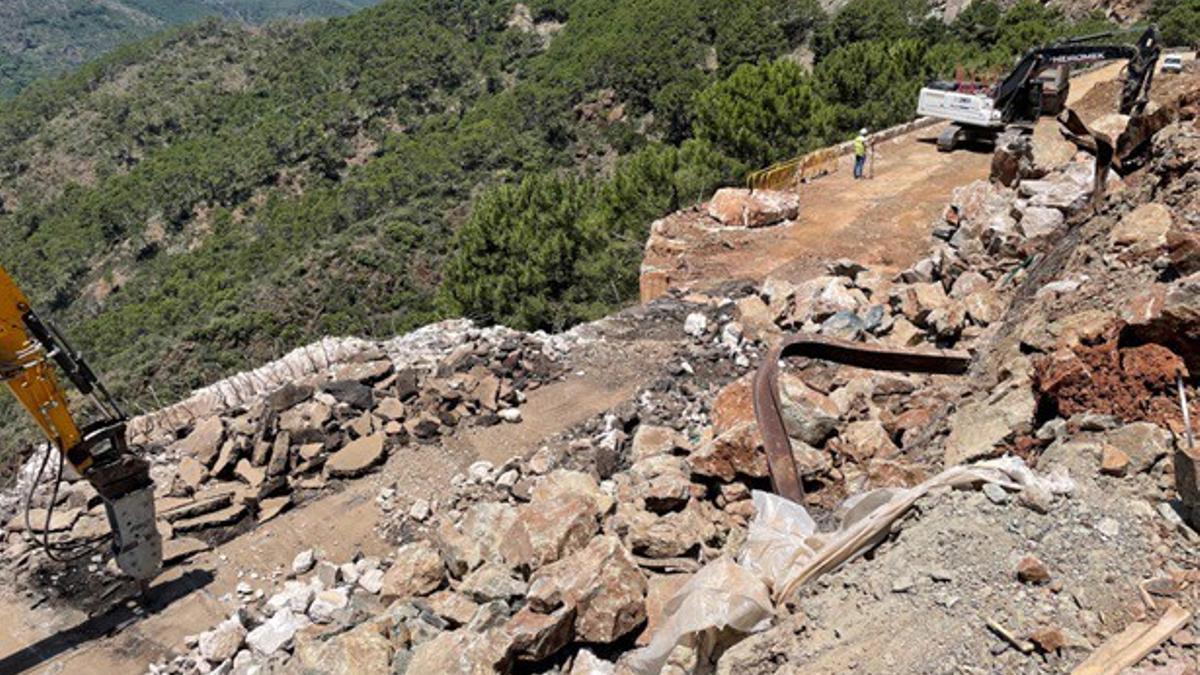 Las obras de reparación de la carretera Ronda-San Pedro afrontan la reconstrucción del tablero