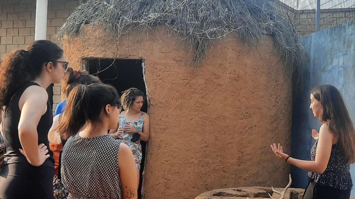 Visita guiada al Aula Arqueológica de Manganeses. | E. P.