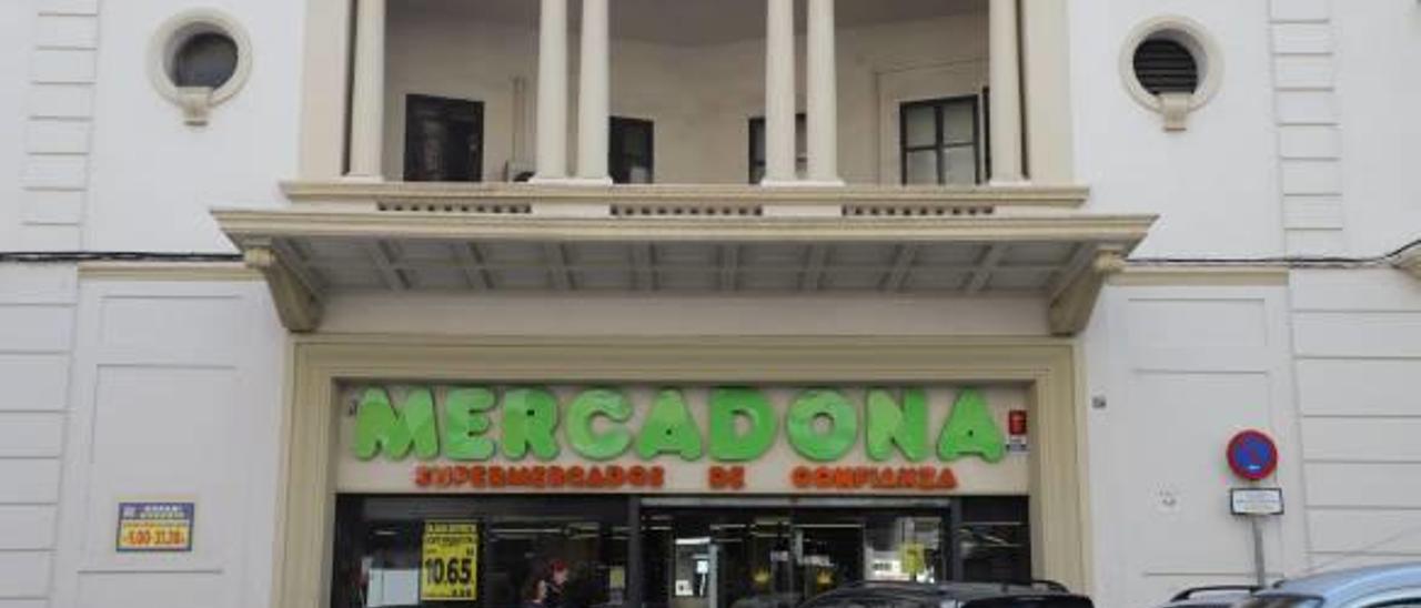 El supermercado Mercadona ubicado en la avenida de les Germanies de Tavernes, ayer.