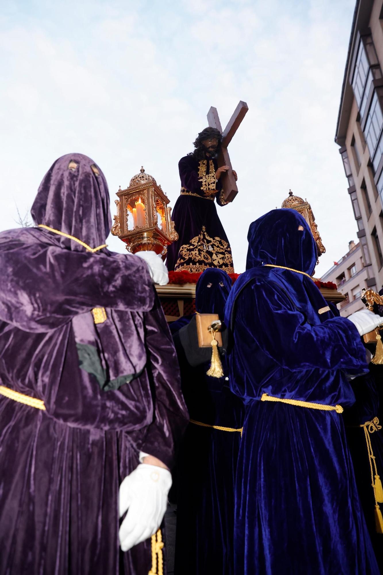 El Señor de Oviedo atrae multitudes: mira las fotos de la procesión del Nazareno