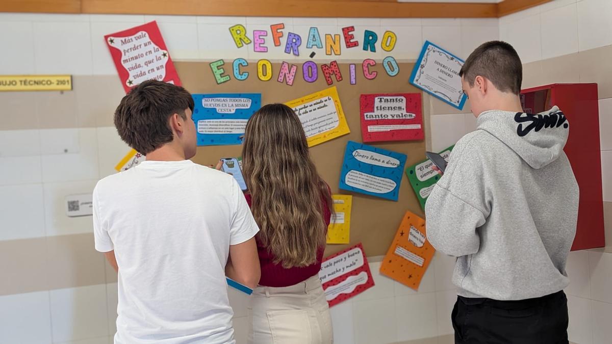 El IES Ítaca celebra la Semana de la Educación Financiera 2025 con talleres, juegos y aprendizaje práctico