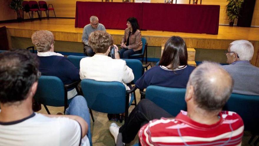 La presentación del libro &quot;La guerrera del Valle&quot; en la Casa de Cultura de La Felguera.