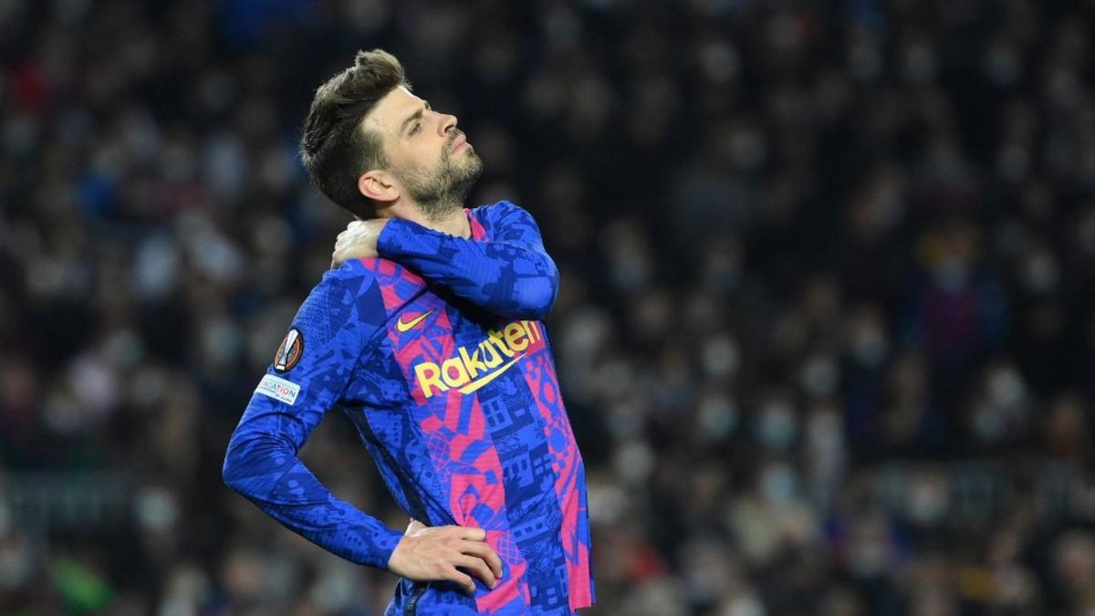 Piqué en partido de Europa League con el Barça