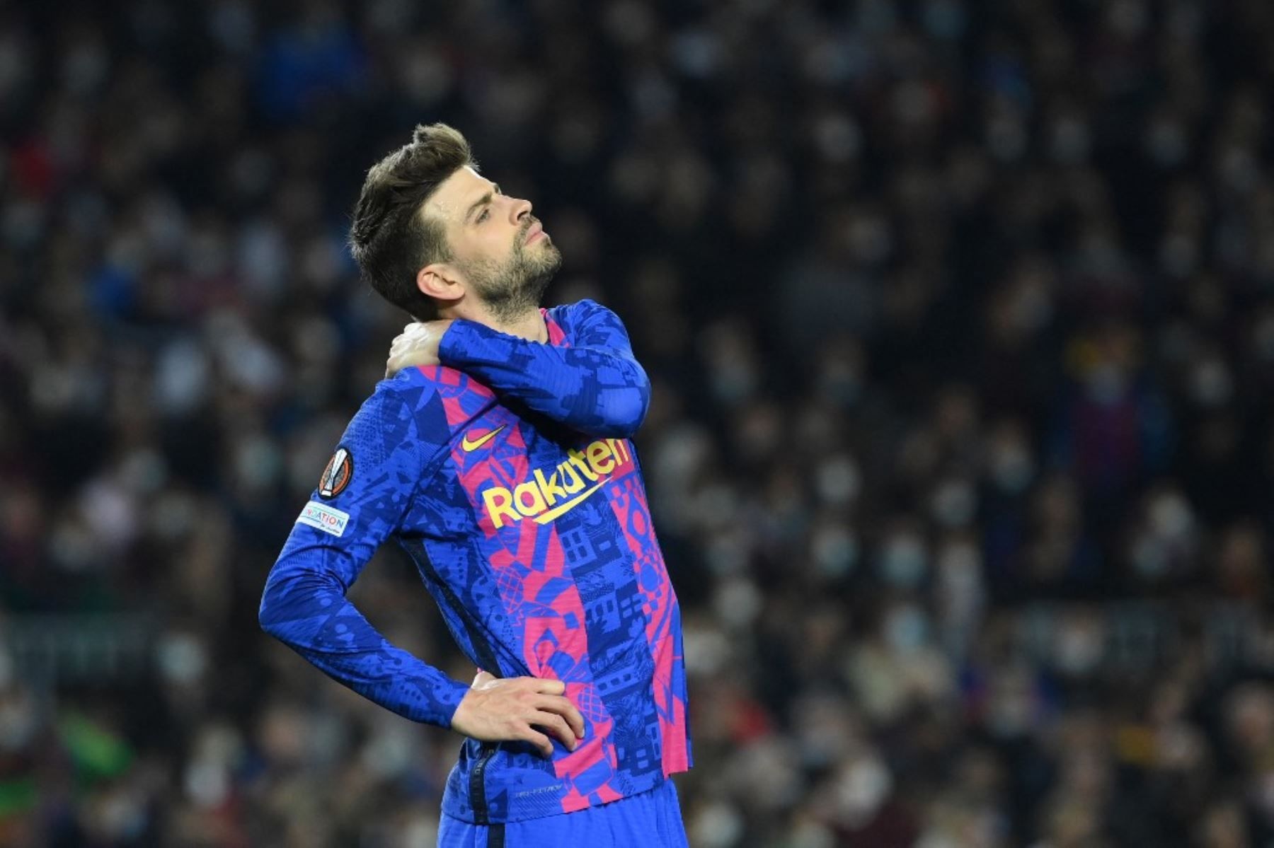 Piqué en partido de Europa League con el Barça