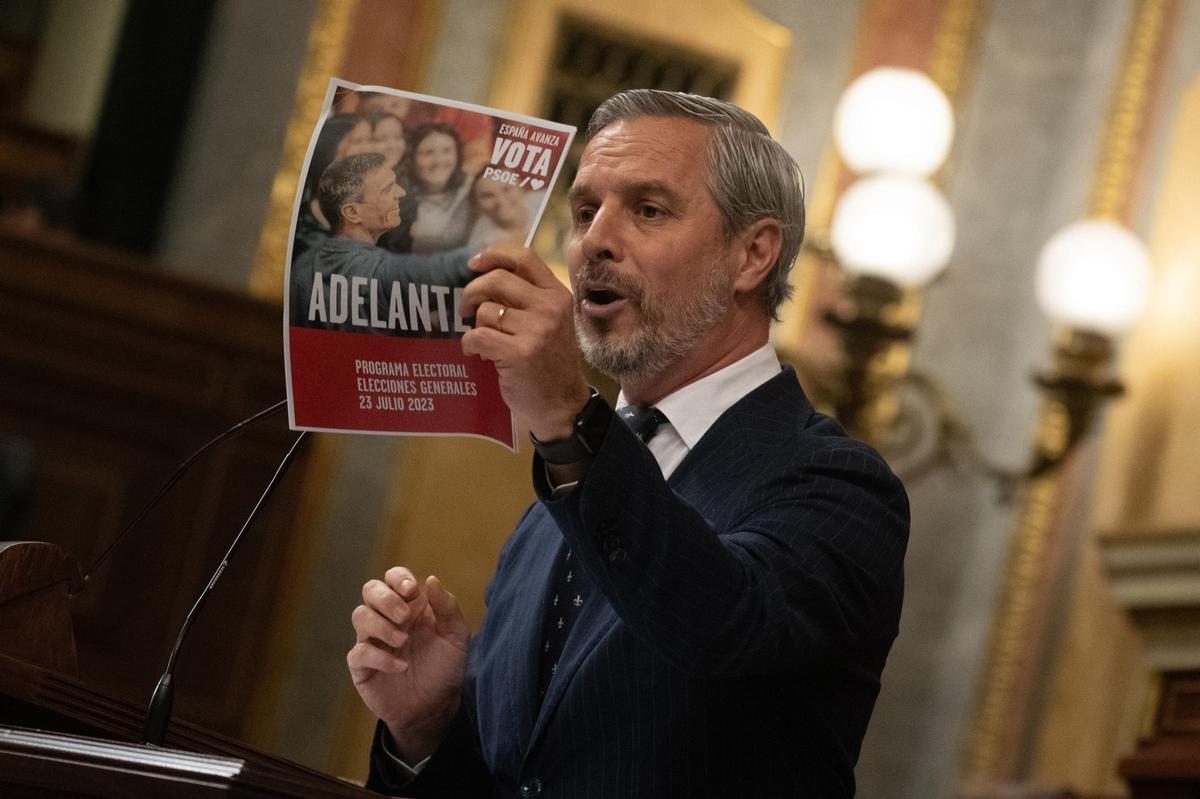 Archivo - El vicesecretario de Hacienda, Vivienda e Infraestructuras del PP y diputado del PP, Juan Bravo, interviene durante una sesión plenaria en el Congreso