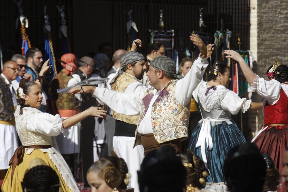 Homenaje de las fallas del Marítimo a la Senyera