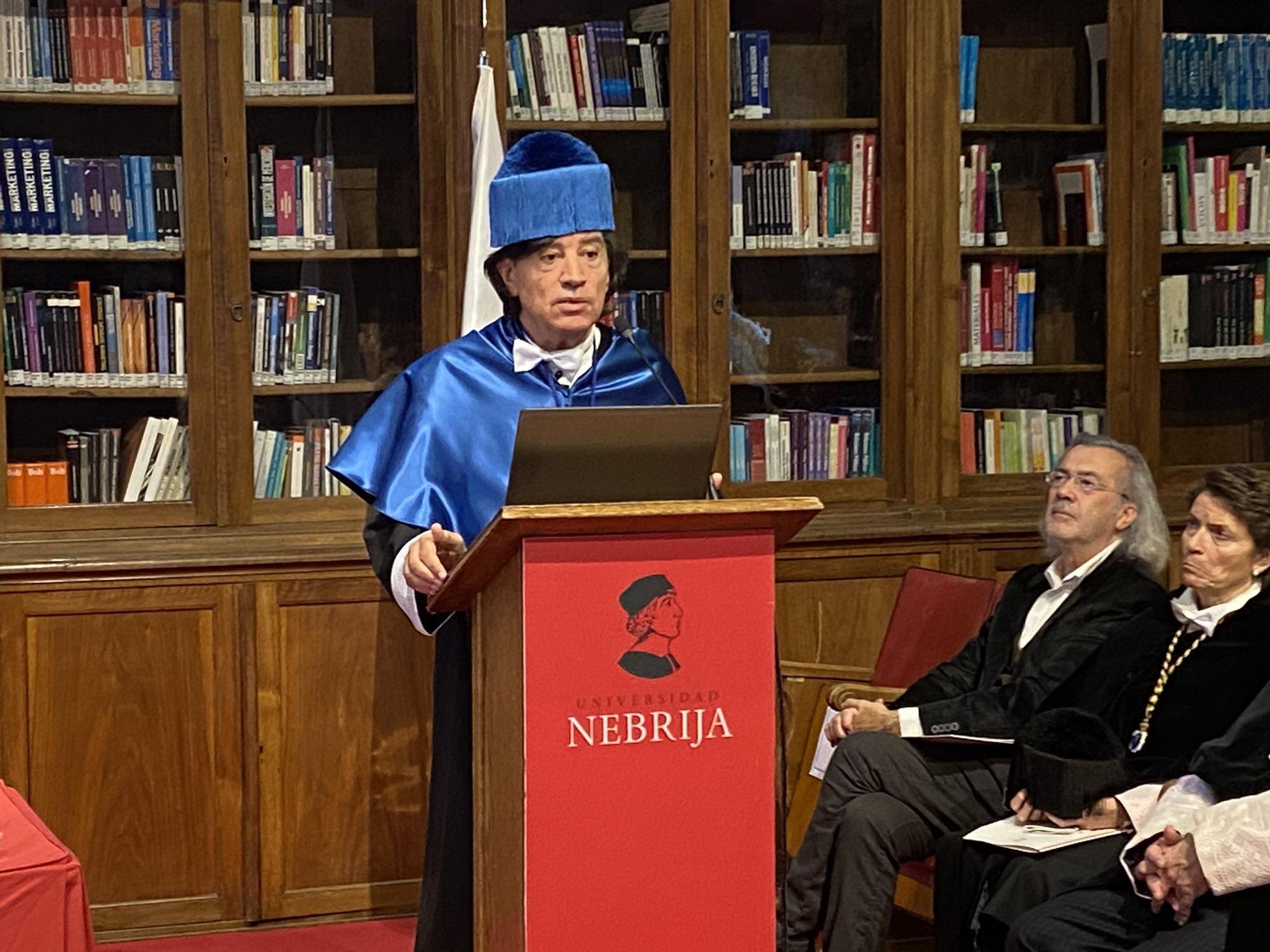Carlos López-Otín, investido doctor honoris causa por la Universidad Nebrija