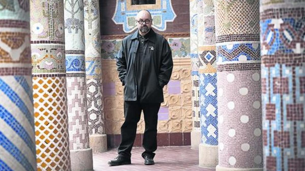 Visita a Barcelona 8 Carlos Ruiz Zafón, ayer, en uno de los balcones del Palau de la Música.