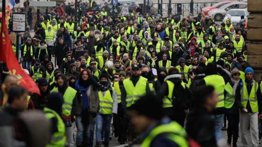 El movimiento de "chalecos amarillos" pierde fuelle en su séptima protesta  - La Nueva España
