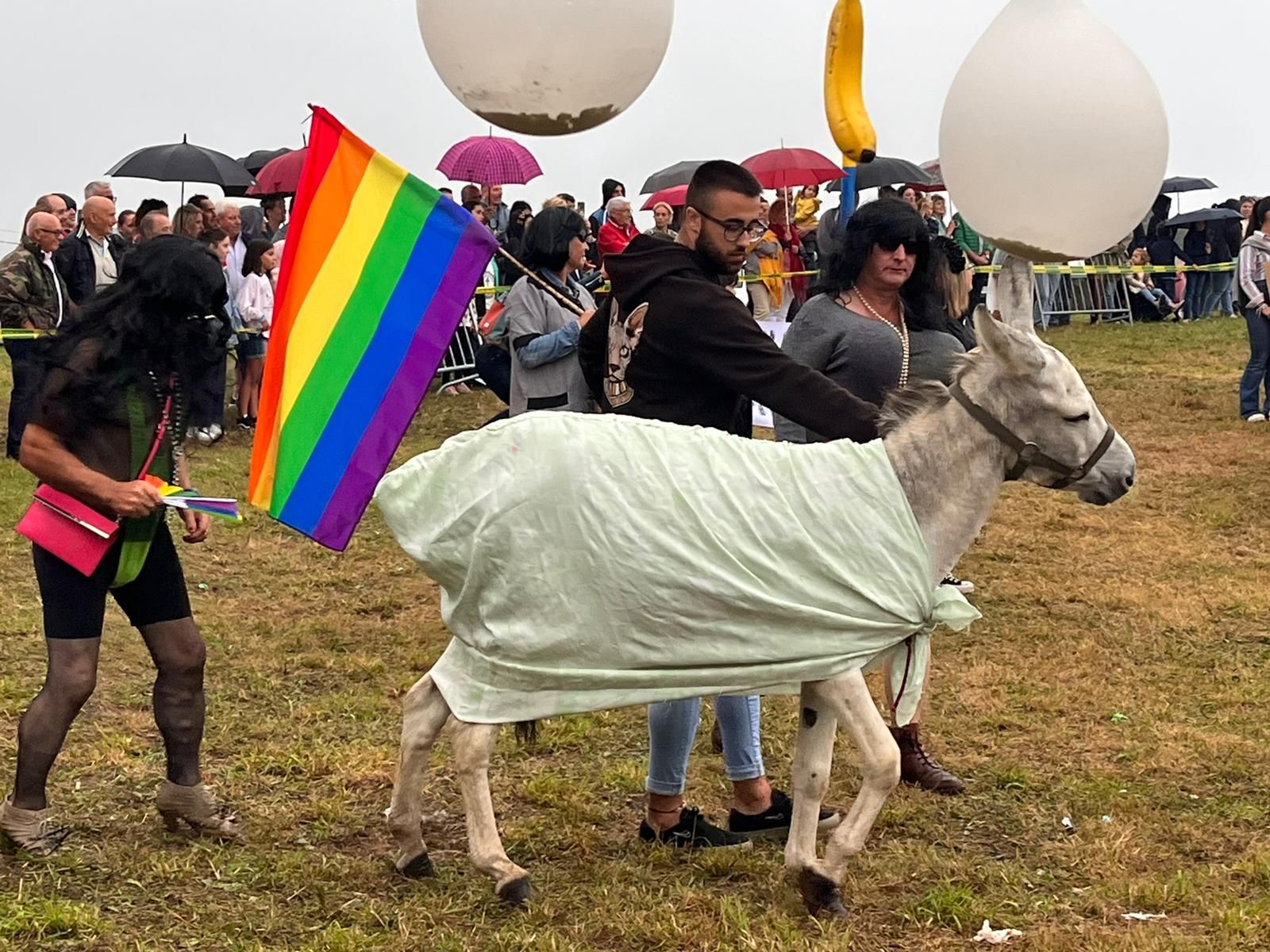 En imágenes: Así fue la carrera de burros y el fin de fiesta de Muncó, en Siero