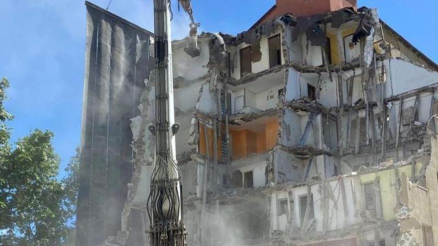 Sant Roc enderroca els seus últims blocs amb aluminosi