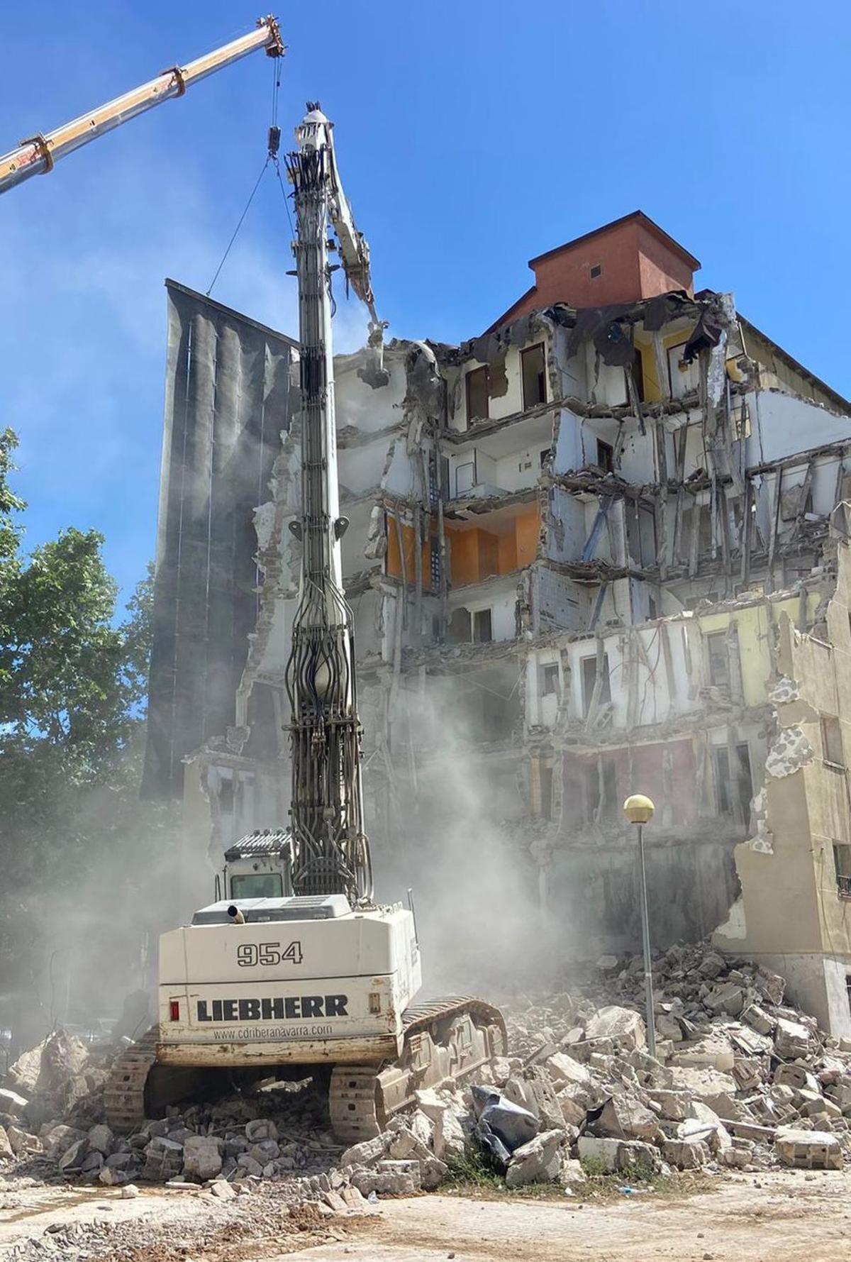 Sant Roc enderroca els seus últims blocs amb aluminosi