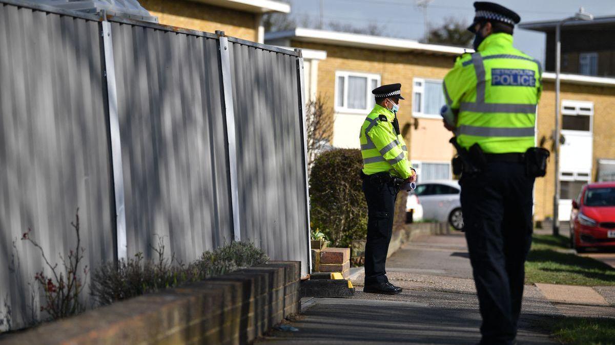 Ola de indignación tras la detención de un policía sospechoso del secuestro y asesinato de una mujer en Londres