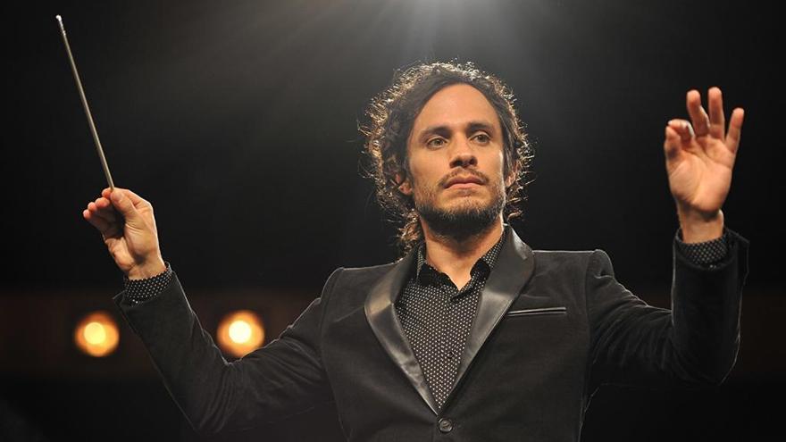 Gael García Bernal interpreta a Rodrigo de Souza.