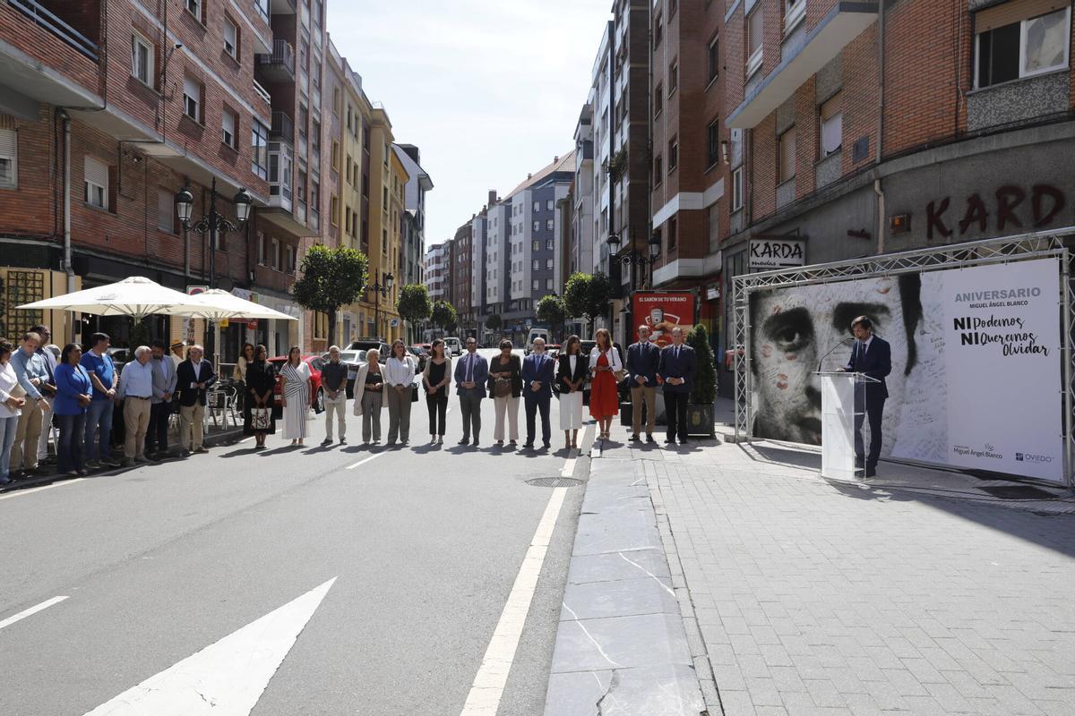 Oviedo evoca a la "España que lloró unida" por Miguel Ángel Blanco y a que los etarras "no gobiernen más"