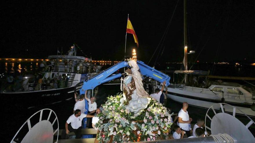 La Virgen del Carmen vuelve a la bahía de Torrevieja