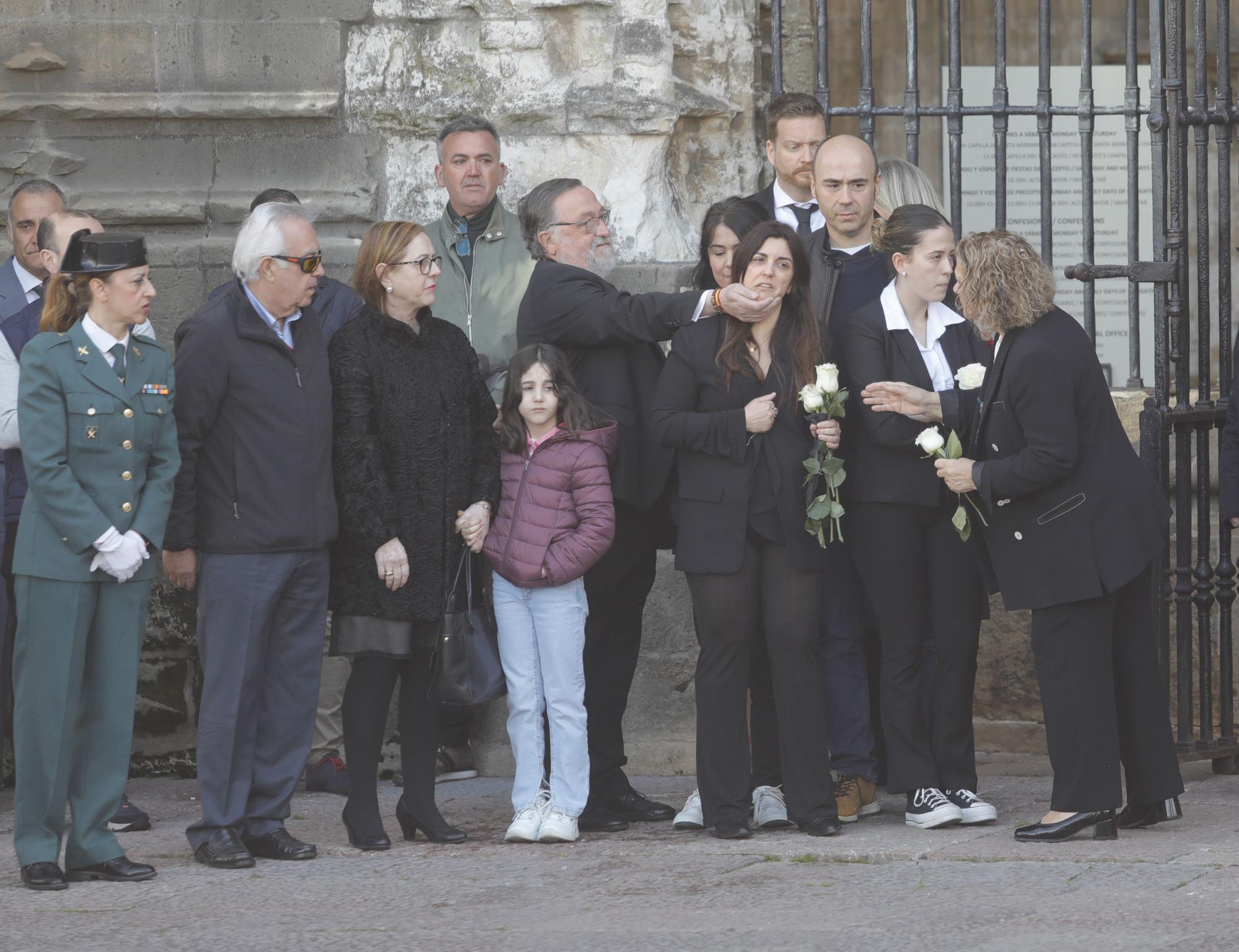 En imágenes: funeral en la catedral de Oviedo del guardia civil que evitó una masacre ciclista en Pravia