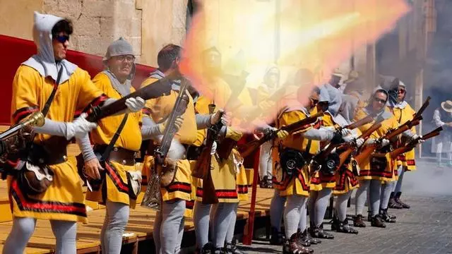 Embajada y alardo en Cocentaina