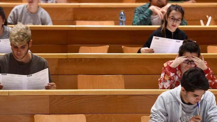 Alumnos realizan las pruebas de acceso a la Universidad, el pasado mes de junio, en A Coruña.