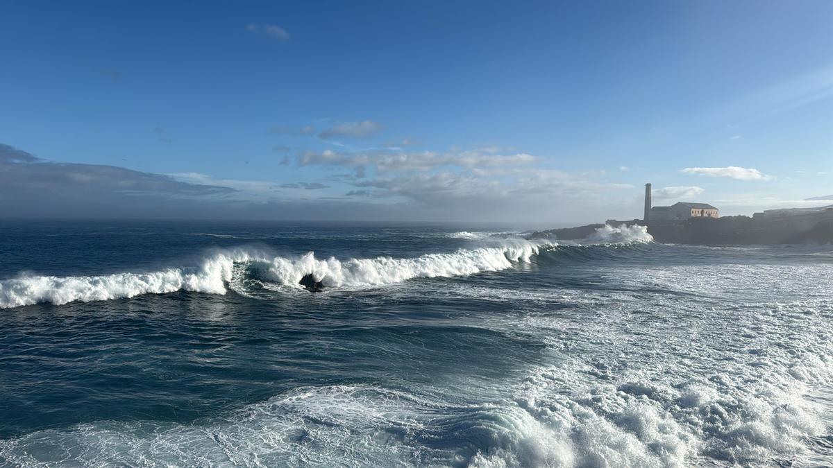 Oleaje en la costa de Los Silos.