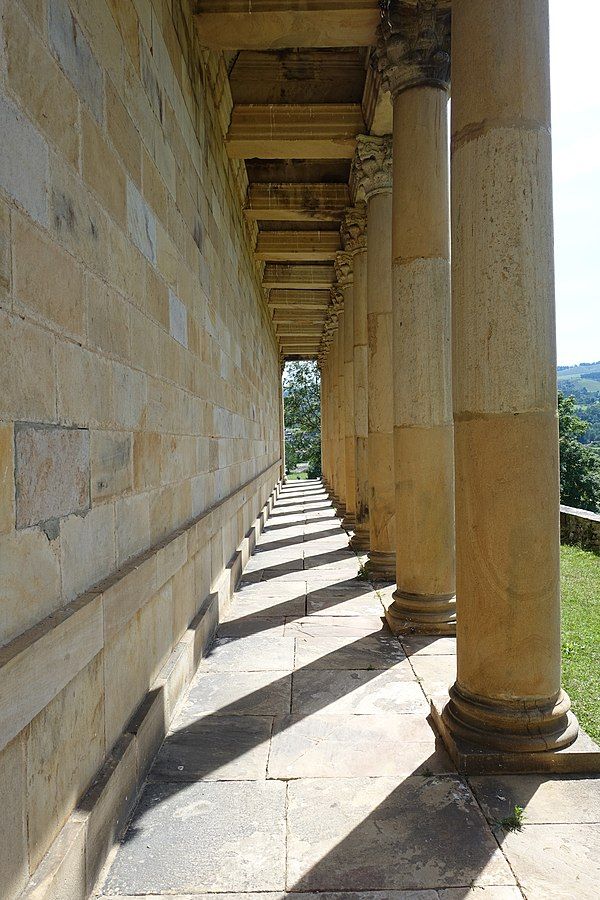 El templo es un lugar que vale la pena visitar en Cantabria.