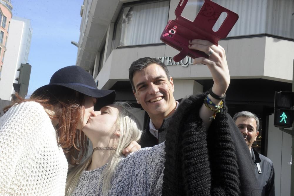 Baño de masas de Pedro Sánchez en A Coruña